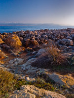 tableau decoratif, decoration, tableau decoration, tableau abstrait, paysage de vende, paysage de bretagne, paysage de mer, cadeau,photo, lumire,cap d'antibes,plage de la garoupe,sentier du littoral,rochers,calcaires,fleurs,herbes,lever de soleil,mer,alpes,nice,blanc,bleu,neige e