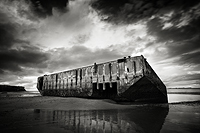 tableau decoratif, decoration, tableau decoration, tableau abstrait, paysage de vende, paysage de bretagne, paysage de mer, cadeau,photo Normandie, Haute-Normandie, Arromanches, Gold beach, Dbarquement, mmorial de caen, soldats, secondes guerre mondiale, caisson phoenix, plage, ciel, noir et blanc, falaise, deauville, photo paysage