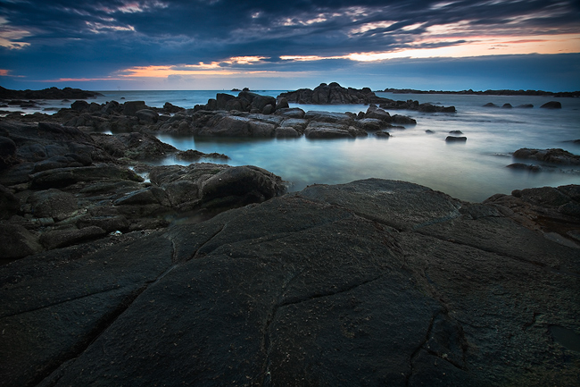 tableau decoratif, decoration, tableau decoration, tableau abstrait, paysage de vende, paysage de bretagne, paysage de mer, cadeau,rivage, mer, sable, rocher, coucher de soleil, gris, rouge, dchane, croizic, presqu'le, port, loire-atlantique, plage, printemps, bleu