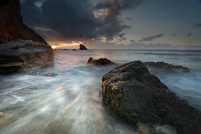 tableau decoratif, decoration, tableau decoration, tableau abstrait, paysage de vende, paysage de bretagne, paysage de mer, cadeau,bretagne, crozon, parc naturel, camaret, morgat, anse de dinan, menhir, pen-hat, lostmarch, plage, rocher, corniche, falaise, coucher de soleil, plage, anse de dinan, galet, vague, hiver, ciel, nuage, sombre, rocher, bleu, blanc, pointe de la chevre,